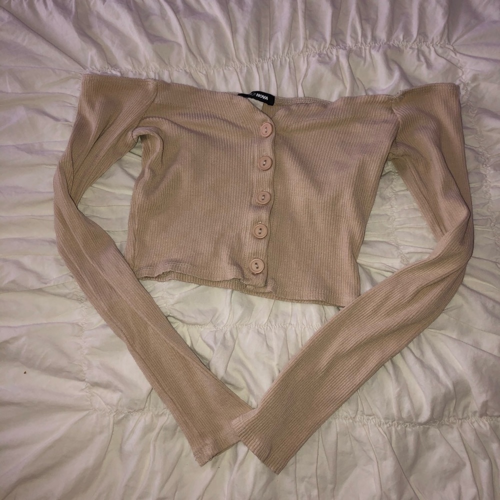 ✨BASIC BUTTON DOWN OFF THE SHOULDER CROP TOP✨